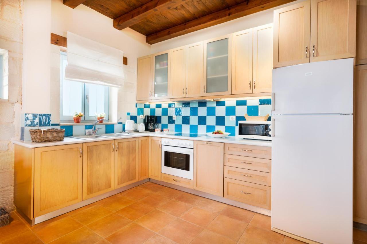 Beachfront Villa Turquoise With Private Pool, Bbq And Ping Pong Table Chania  Exteriör bild