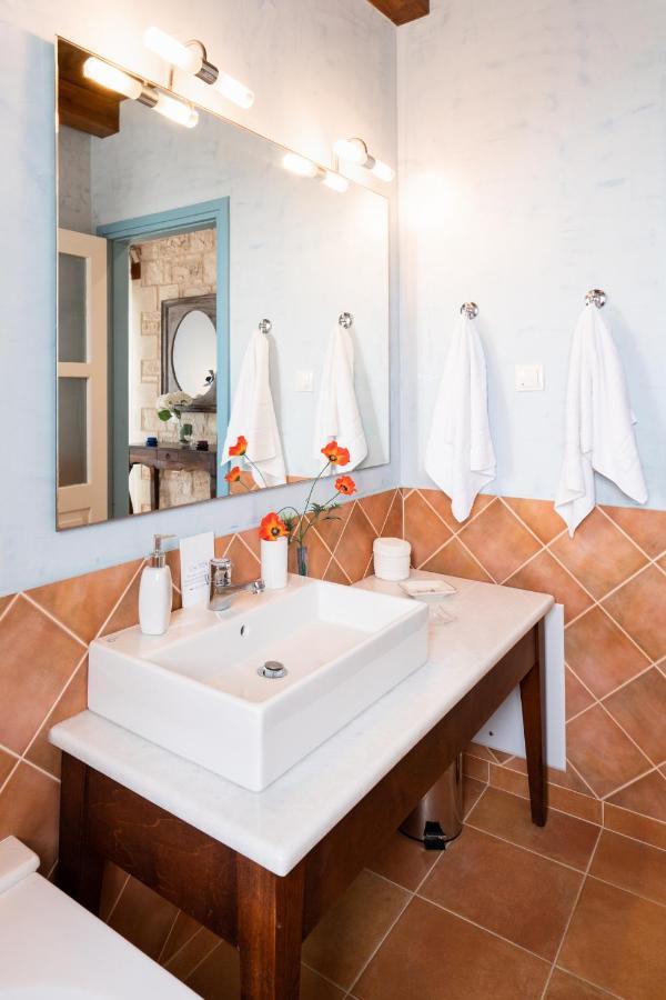 Beachfront Villa Turquoise With Private Pool, Bbq And Ping Pong Table Chania  Exteriör bild